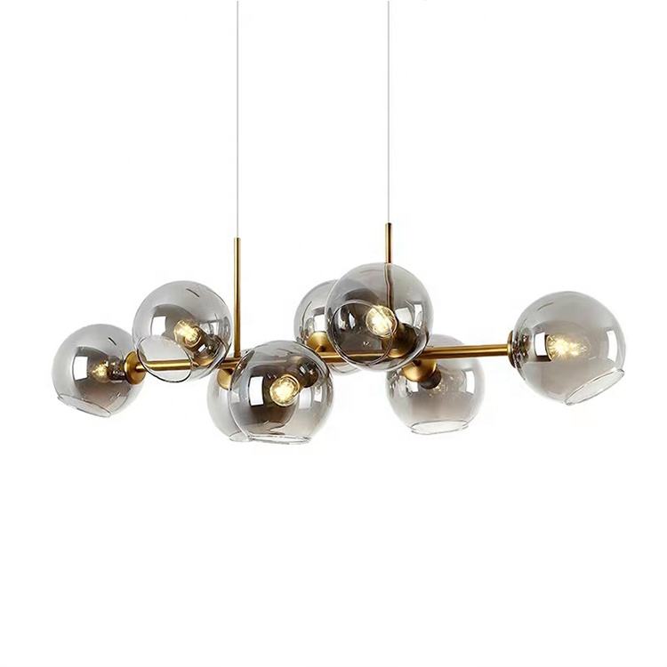 Lustre élégant avec des sphères de verre scandinaves