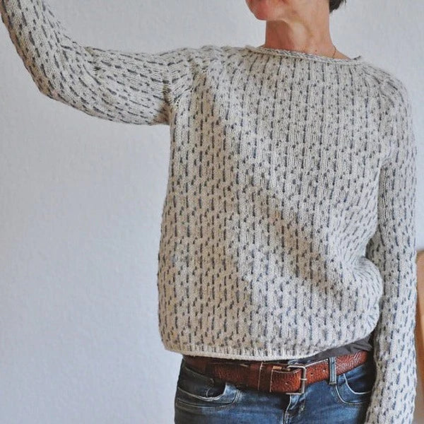 Fara - Élégant pull-over gris avec une encolure en forme de botte en U très tendance