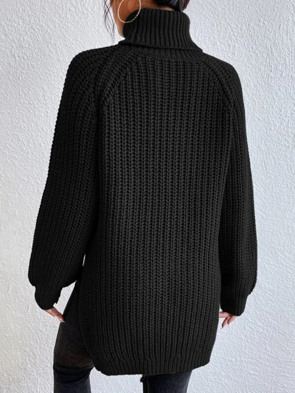 Pull noir chic à col roulé et côtes pour femmes par Carena