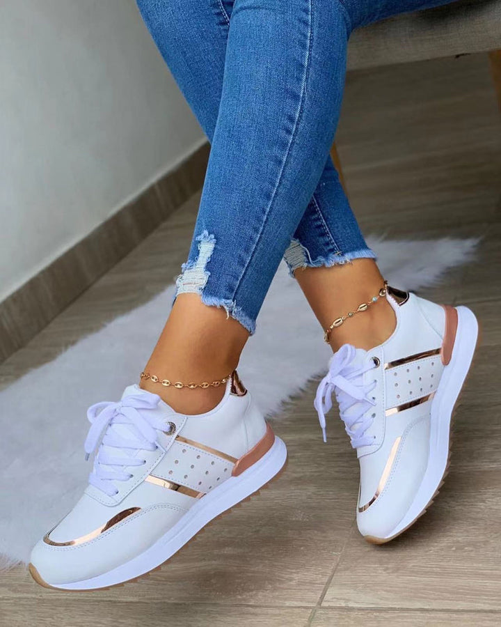 Des baskets bicolores pour un look stylé