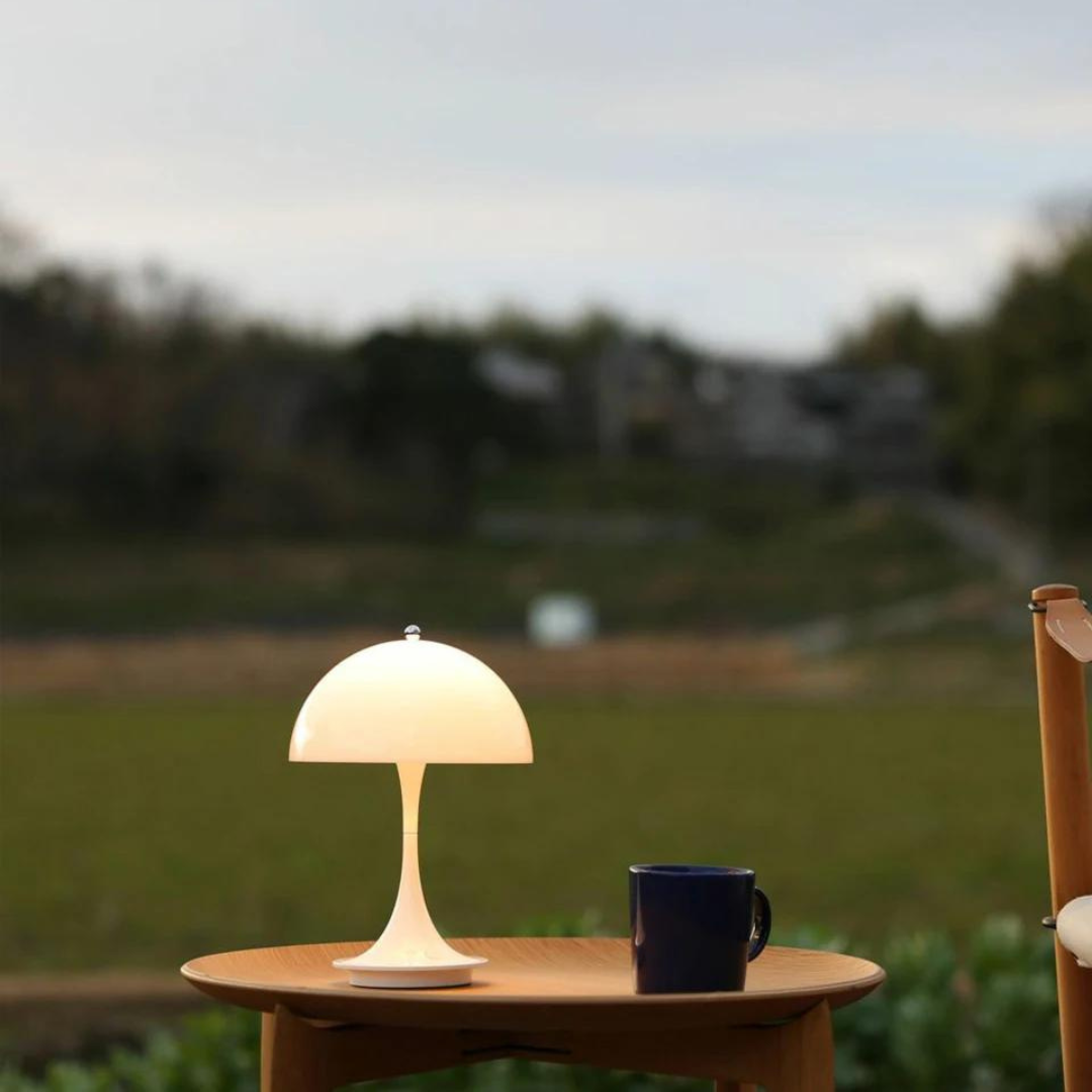 EclatéAura™ - Une lampe de table rechargeable magique pour une ambiance atmosphérique.