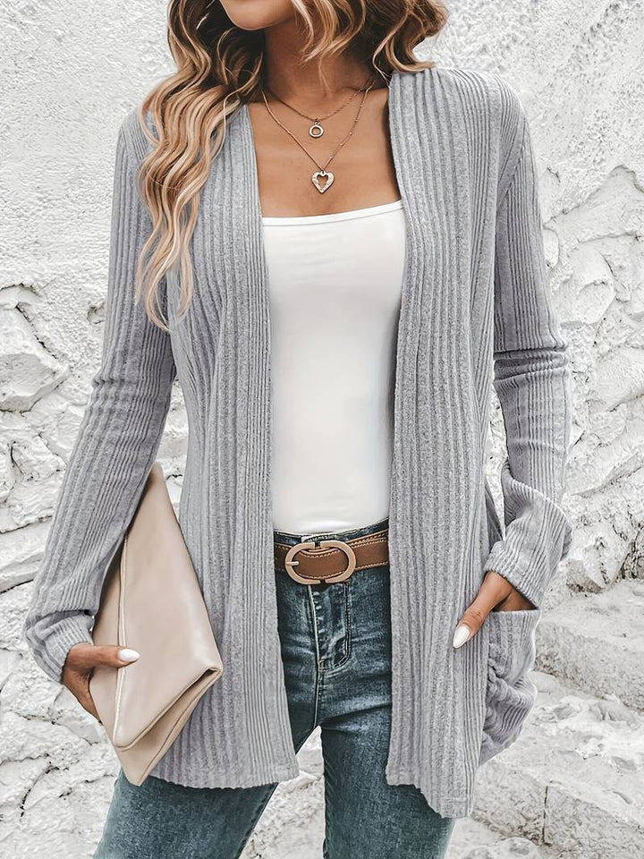 Élégant cardigan long avec ouverture sur le devant et poches pratiques de Gweineth