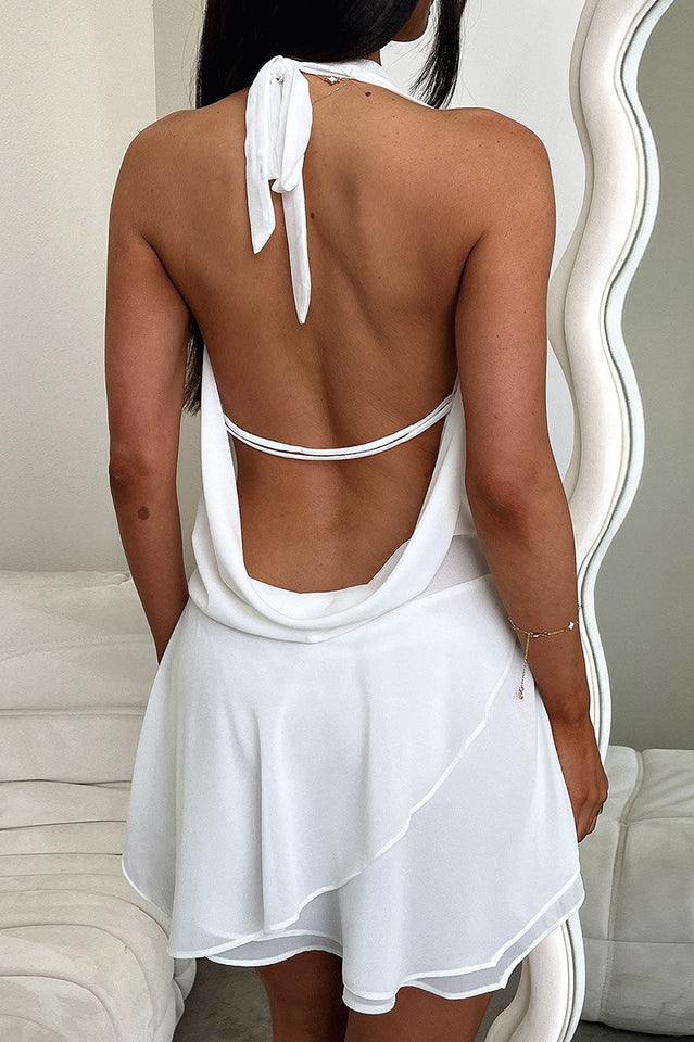 Aurore Mini-Robe Superposée – Décolleté Plongeant et Dos Nu Chic