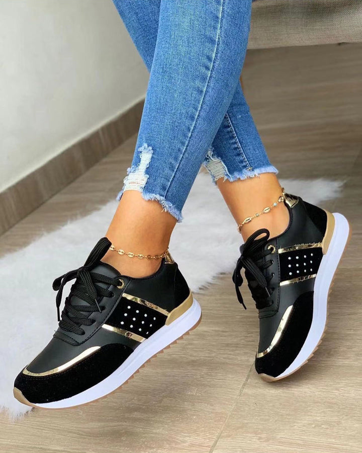 Des baskets bicolores pour un look stylé