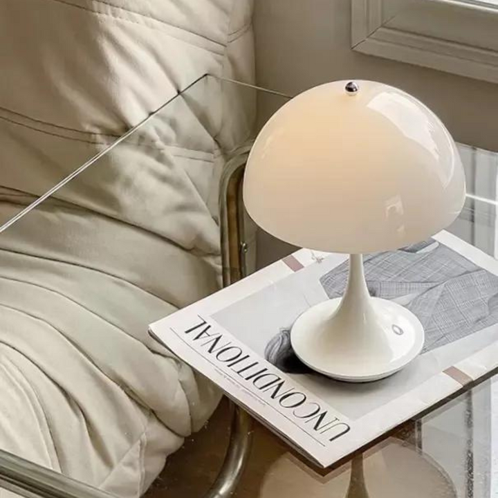 EclatéAura™ - Une lampe de table rechargeable magique pour une ambiance atmosphérique.