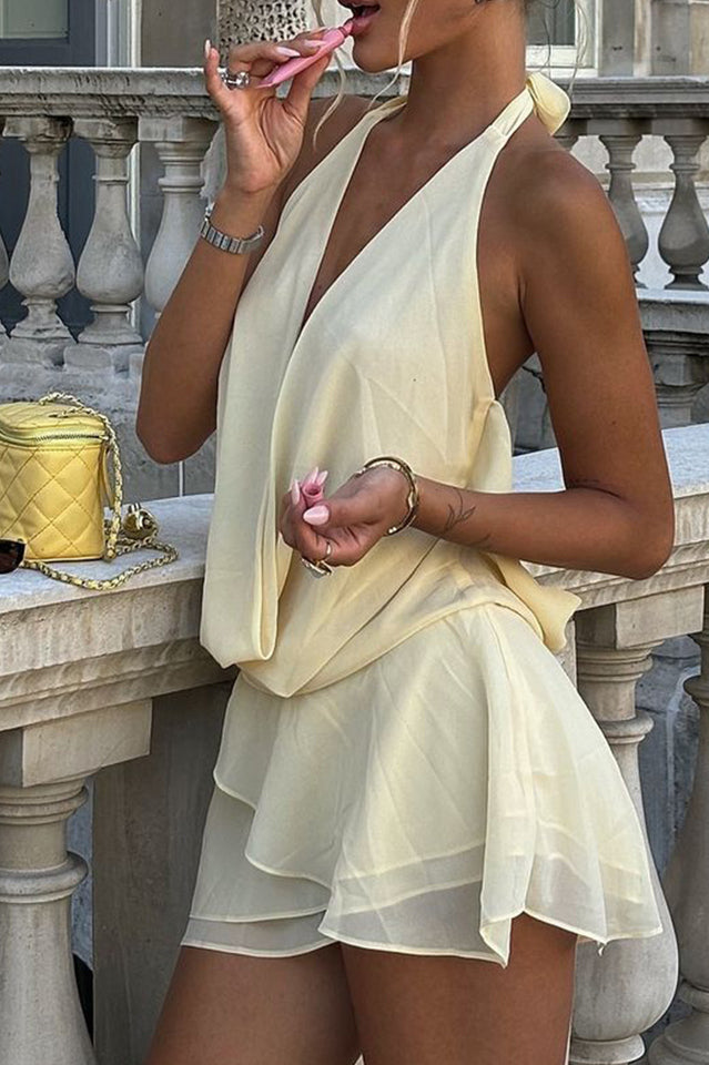 Aurore Mini-Robe Superposée – Décolleté Plongeant et Dos Nu Chic
