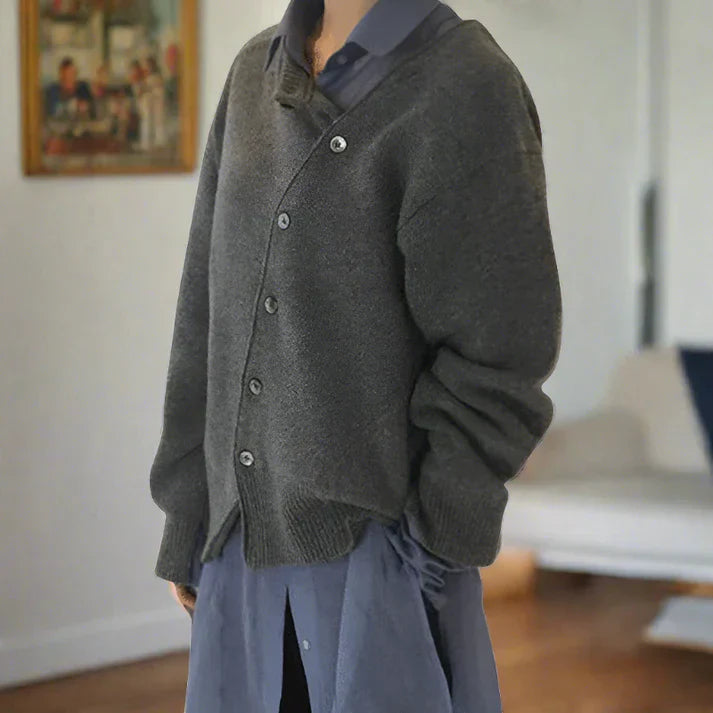 Manuela - Cardigan luxueux en maille douce avec rangée de boutons en biais unique | Le mélange parfait de confort et de style