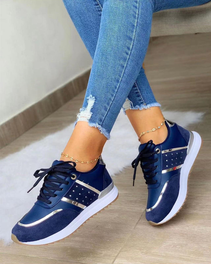 Des baskets bicolores pour un look stylé