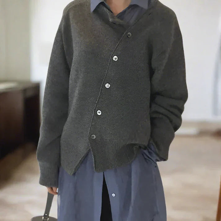 Manuela - Cardigan luxueux en maille douce avec rangée de boutons en biais unique | Le mélange parfait de confort et de style