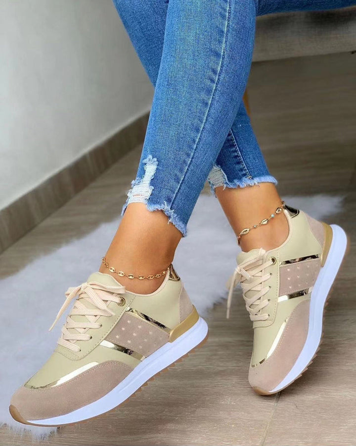 Des baskets bicolores pour un look stylé