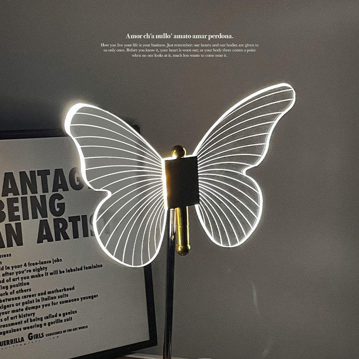 Élégante lampe à poser en cristal papillon pour une atmosphère enchanteresse