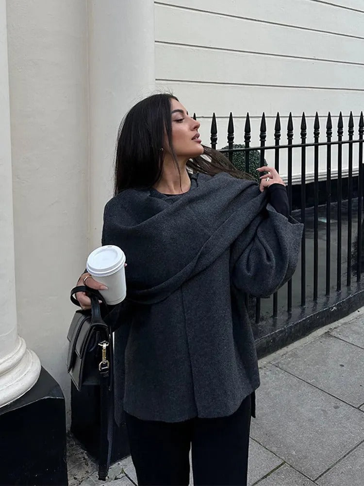 LIFIA - Manteau cape virale à la pointe de la mode