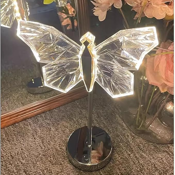 Élégante lampe à poser en cristal papillon pour une atmosphère enchanteresse