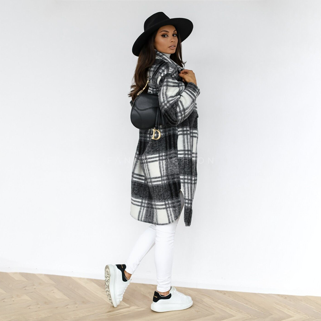Zsuzsa | Blazer à carreaux tendance pour un look élégant