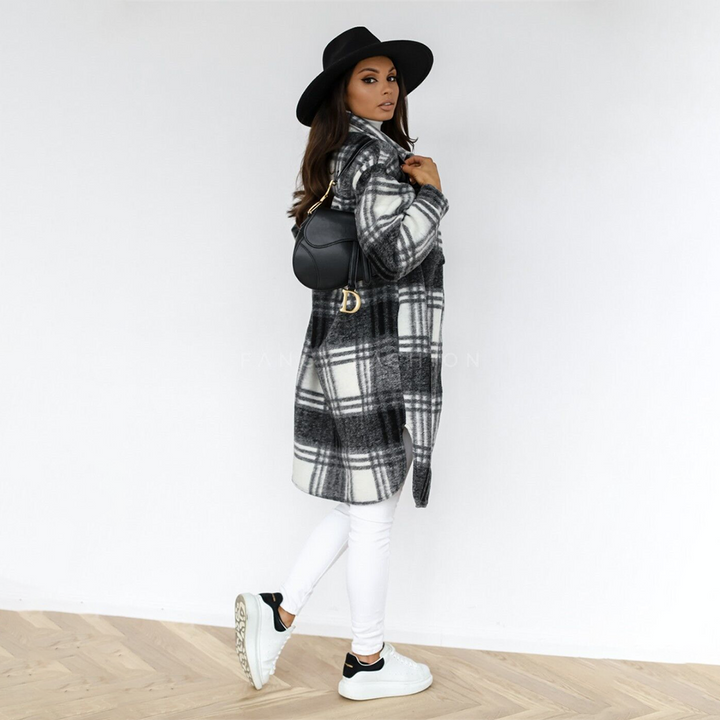 Zsuzsa | Blazer à carreaux tendance pour un look élégant
