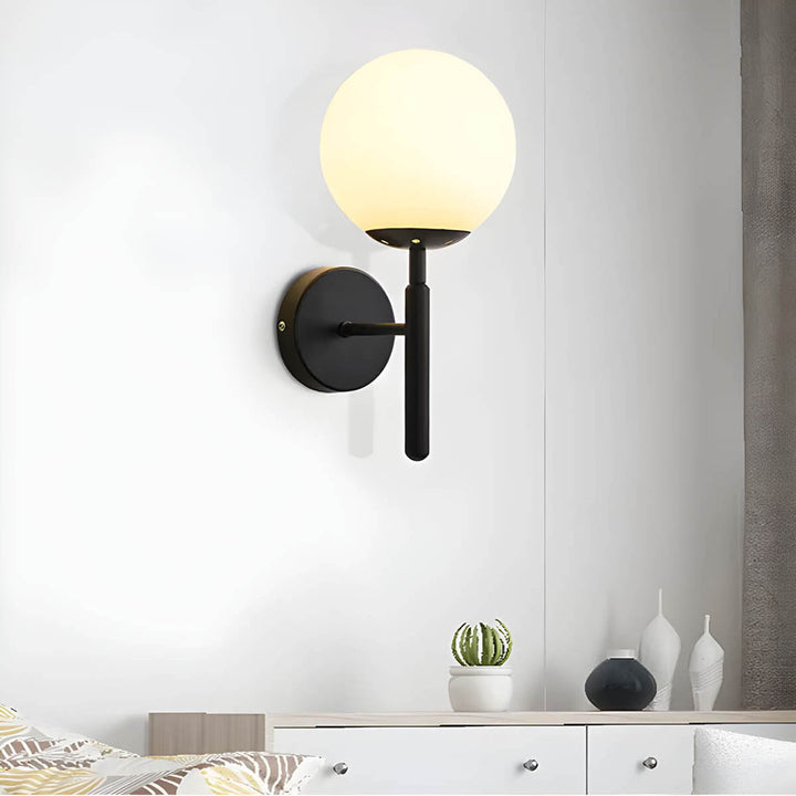 Élégante lampe murale Clair en verre magnifiquement travaillé