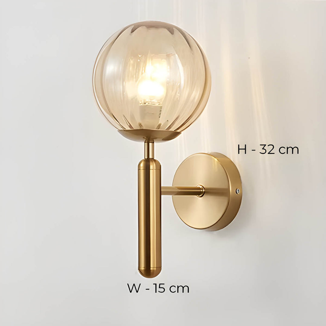 Élégante lampe murale Clair en verre magnifiquement travaillé