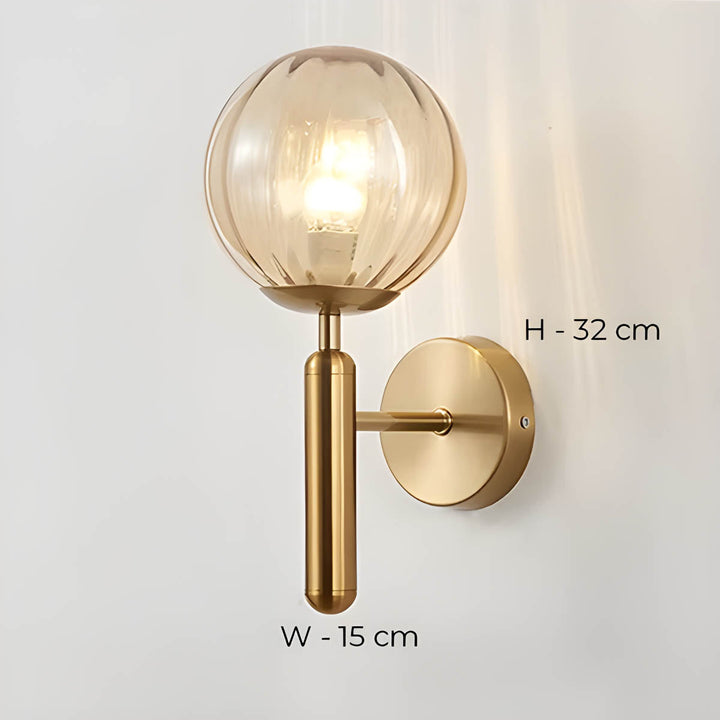 Élégante lampe murale Clair en verre magnifiquement travaillé