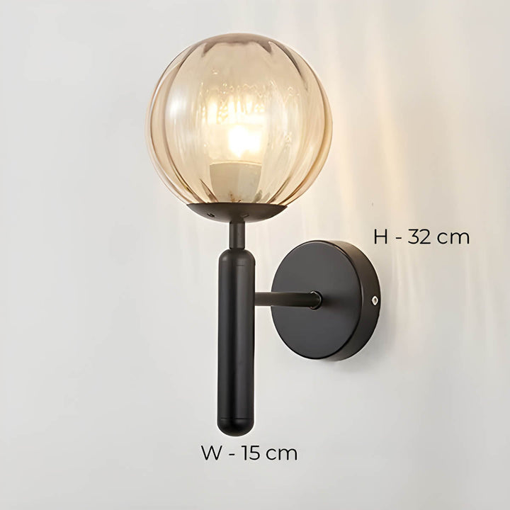 Élégante lampe murale Clair en verre magnifiquement travaillé