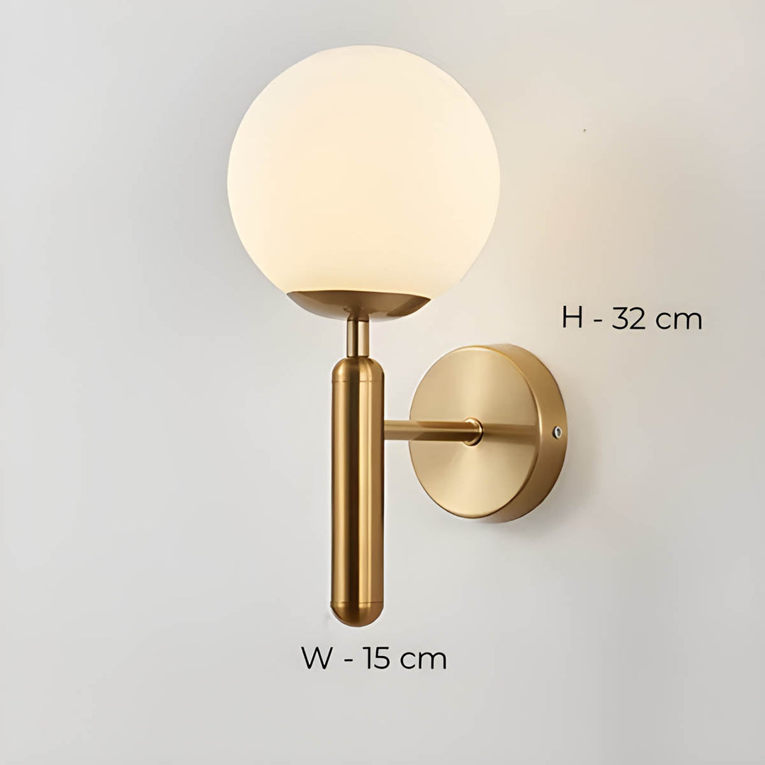 Élégante lampe murale Clair en verre magnifiquement travaillé