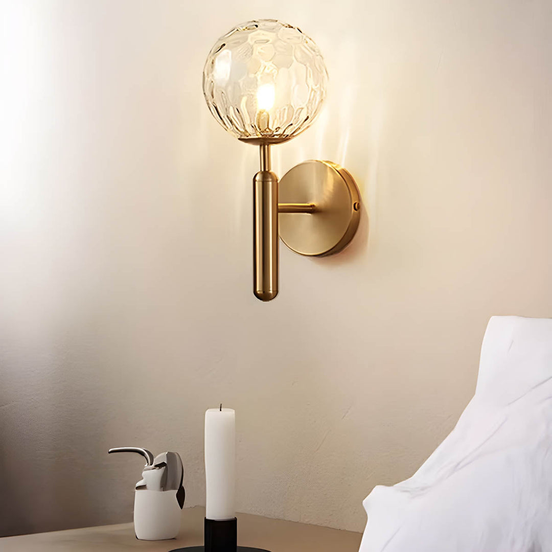 Élégante lampe murale Clair en verre magnifiquement travaillé