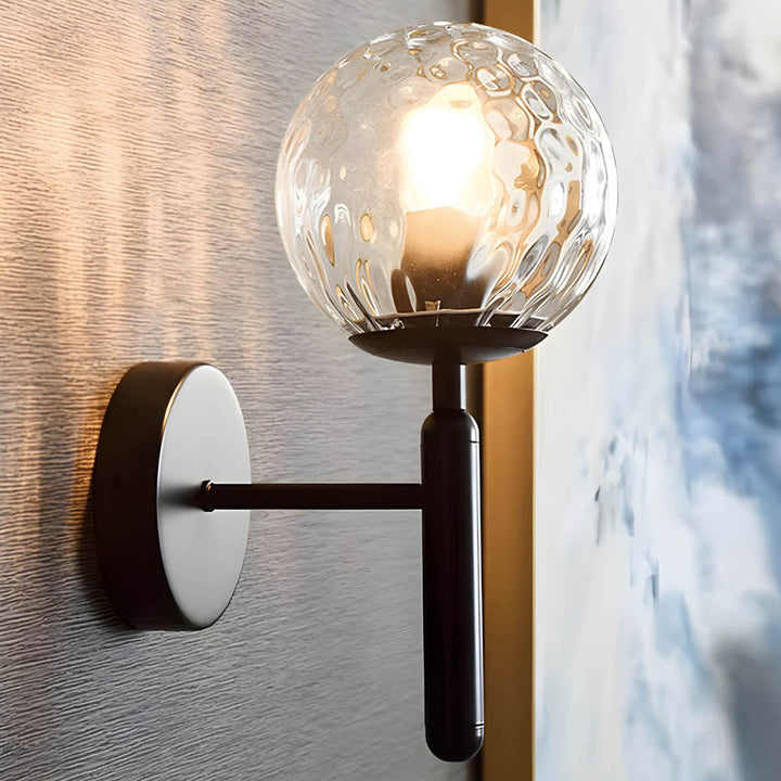 Élégante lampe murale Clair en verre magnifiquement travaillé