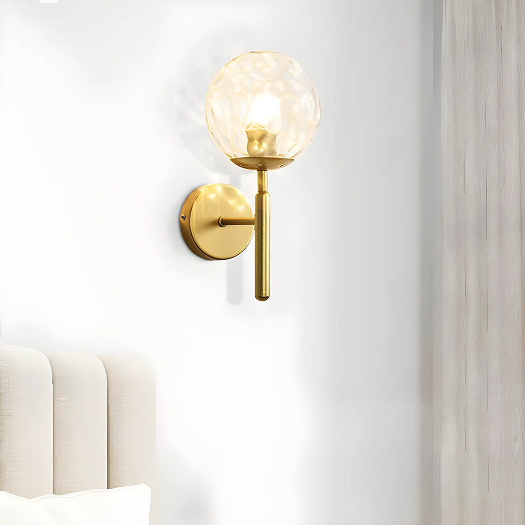 Élégante lampe murale Clair en verre magnifiquement travaillé