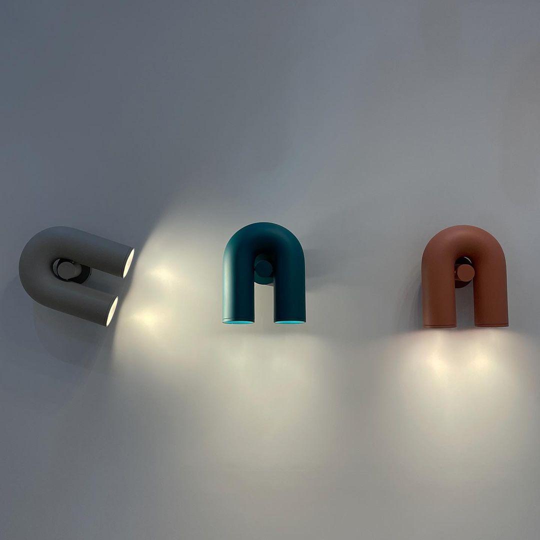 Charmante lampe murale en forme de cirque