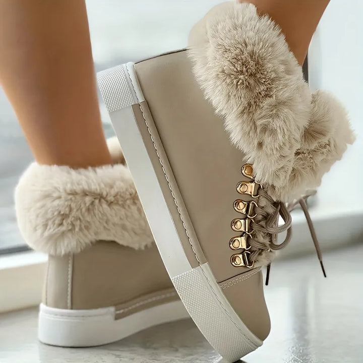 Bottines rembourrées de luxe avec détails en duvet et lacets