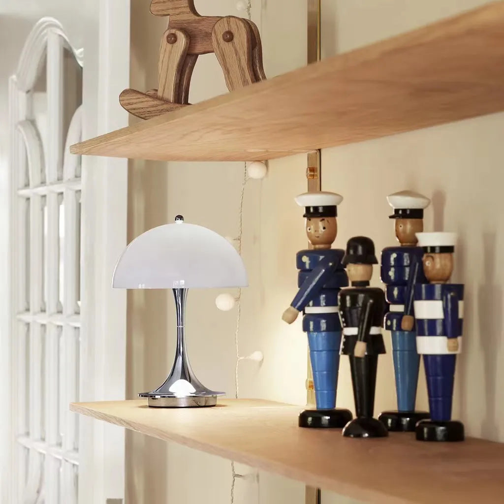 EclatéAura™ - Une lampe de table rechargeable magique pour une ambiance atmosphérique.