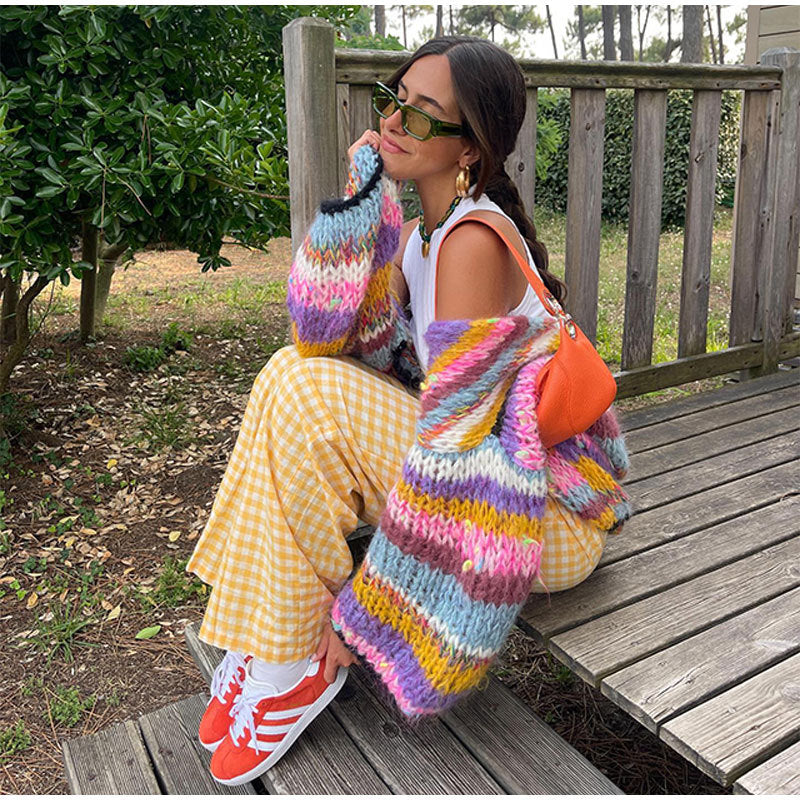 Jennifer - Cardigan féminin joyeux avec de belles rayures arc-en-ciel pour un look de tous les jours