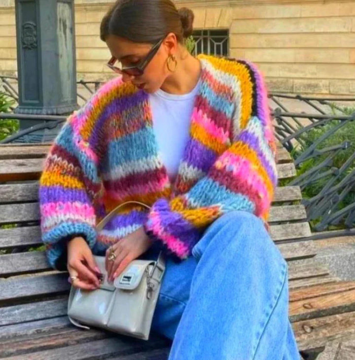 Jennifer - Cardigan féminin joyeux avec de belles rayures arc-en-ciel pour un look de tous les jours