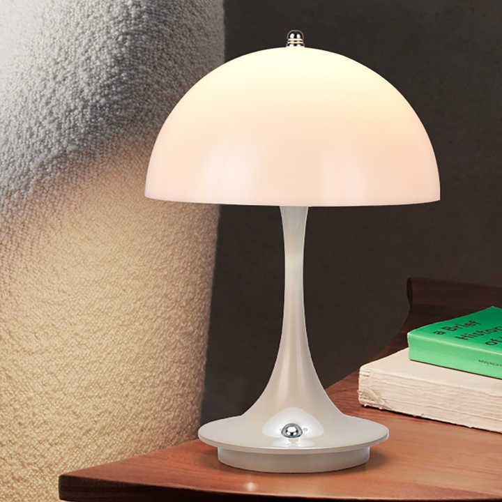 EclatéAura™ - Une lampe de table rechargeable magique pour une ambiance atmosphérique.