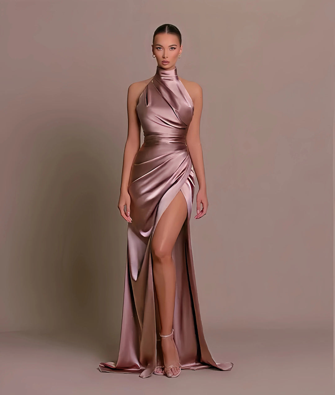 Onni | Élégante robe de soirée en satin dos nu de style classique