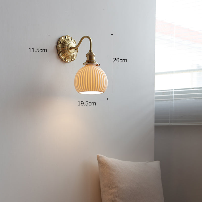 Lampe murale élégante en céramique pour un environnement domestique atmosphérique