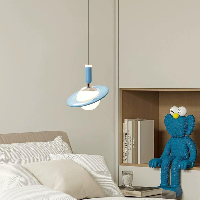 Superbe lampe suspendue Saturn pour les intérieurs élégants