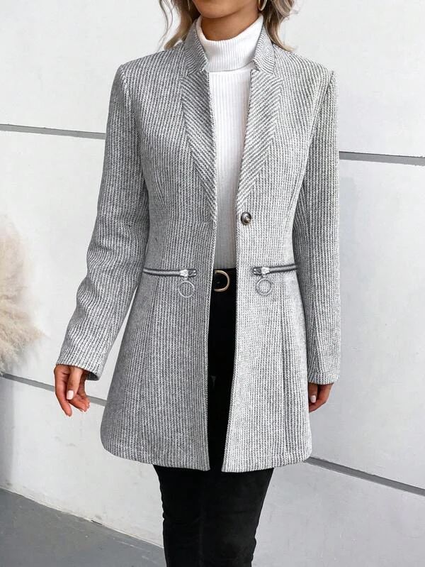 Top gris élégant à manches longues avec poche pratique