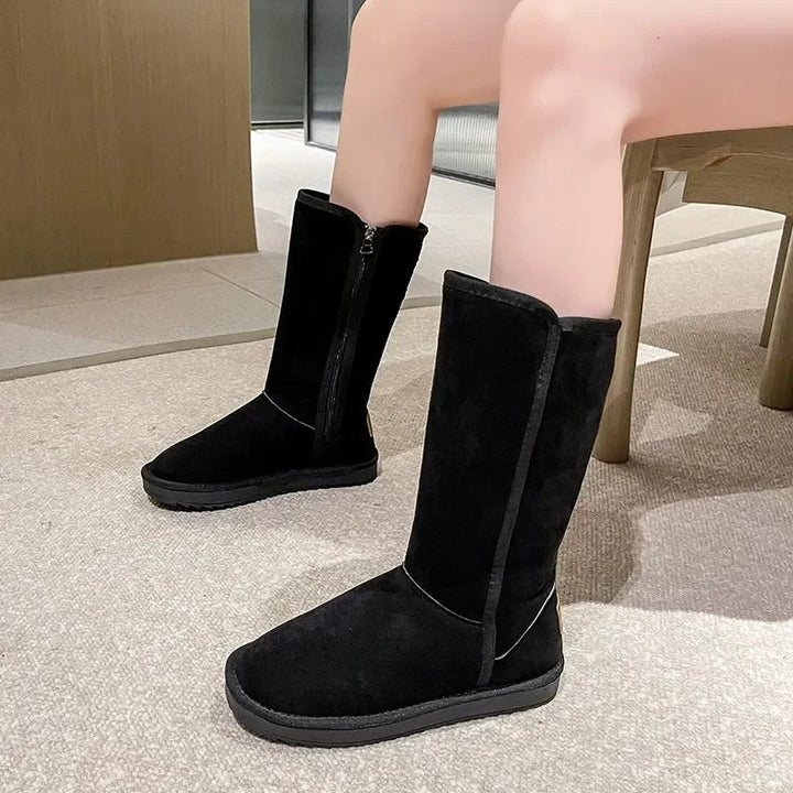 Mathea - Bottes élégantes en daim avec passepoil stylisé pour femmes