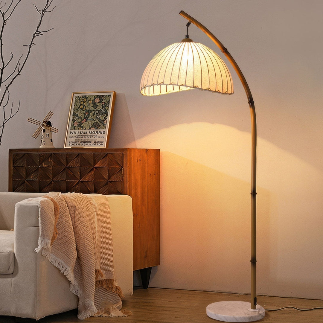 Lampadaire en bambou pour une ambiance sereine