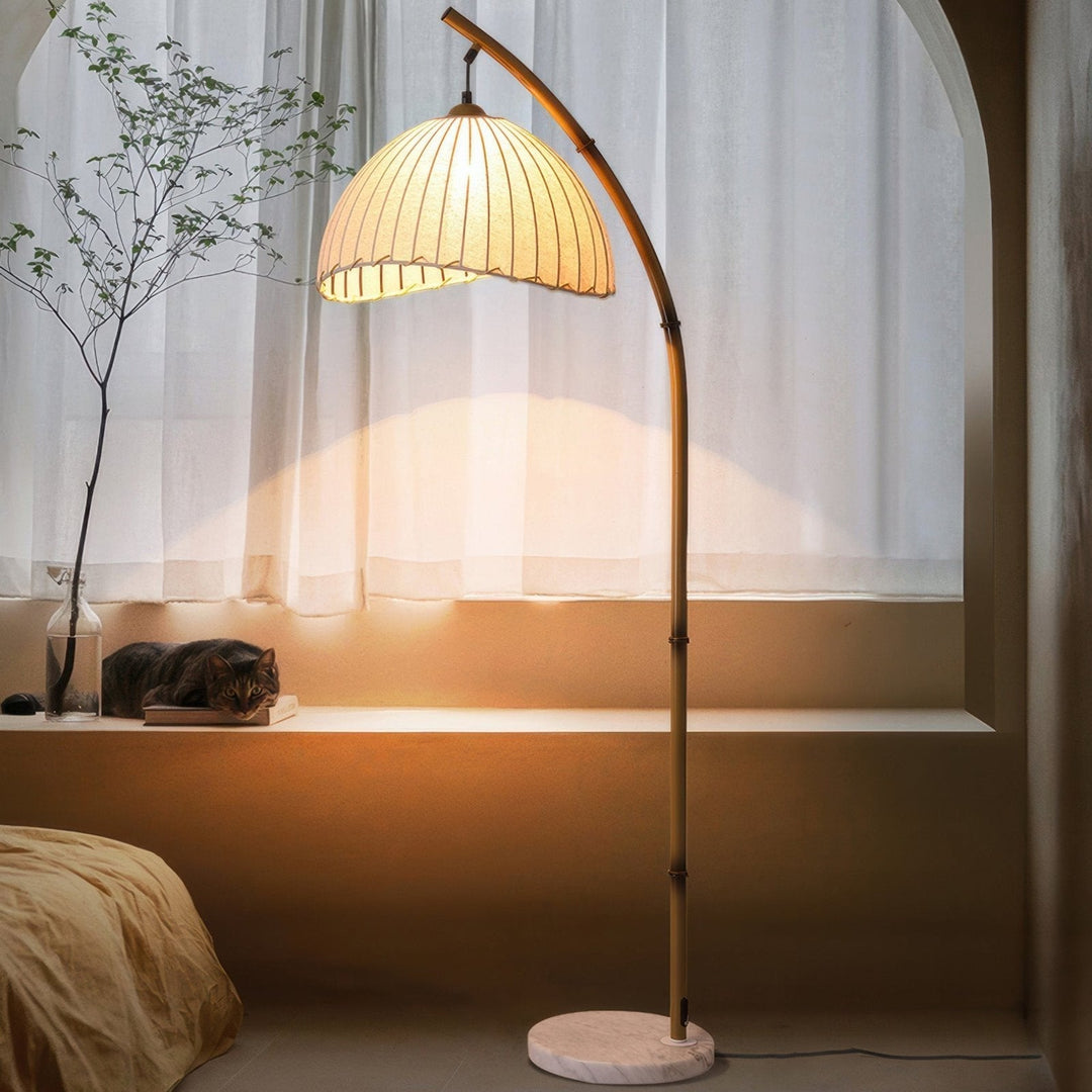 Lampadaire en bambou pour une ambiance sereine