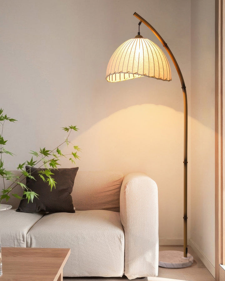 Lampadaire en bambou pour une ambiance sereine
