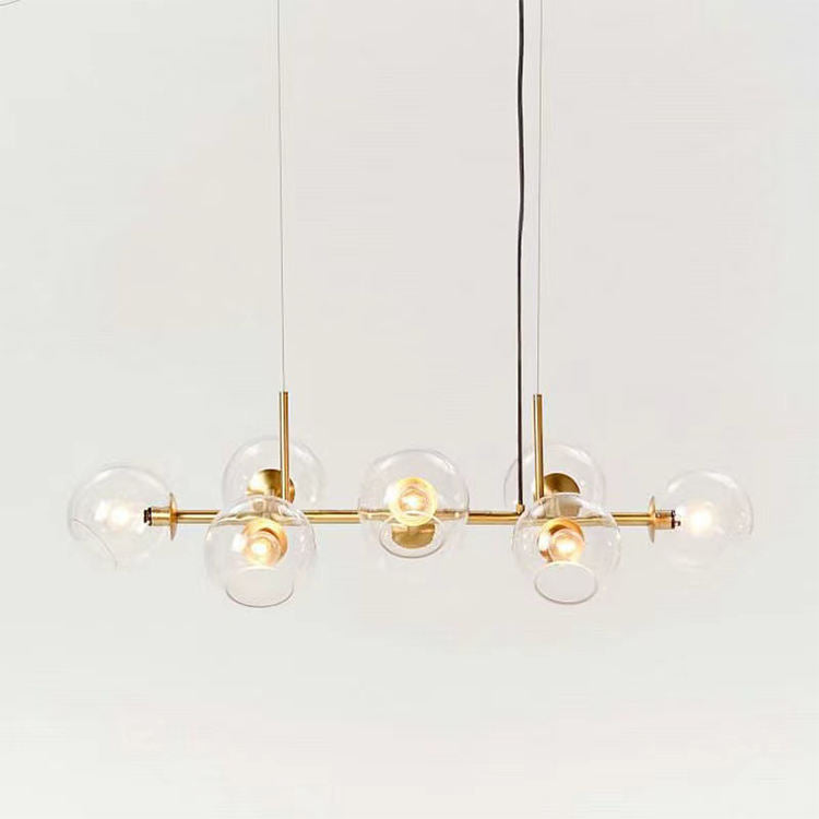 Lustre élégant avec des sphères de verre scandinaves