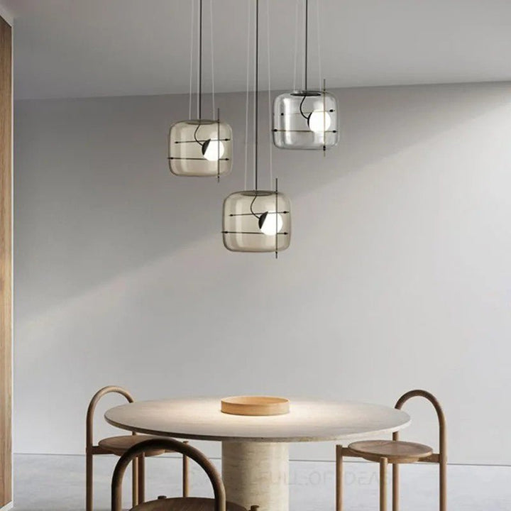 Lampe suspendue en verre pour un intérieur élégant