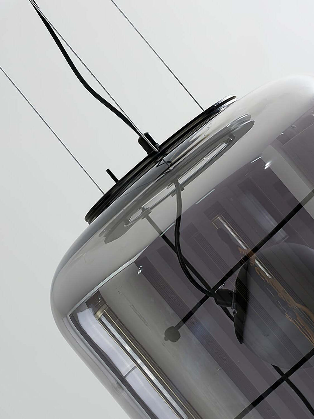 Lampe suspendue en verre pour un intérieur élégant