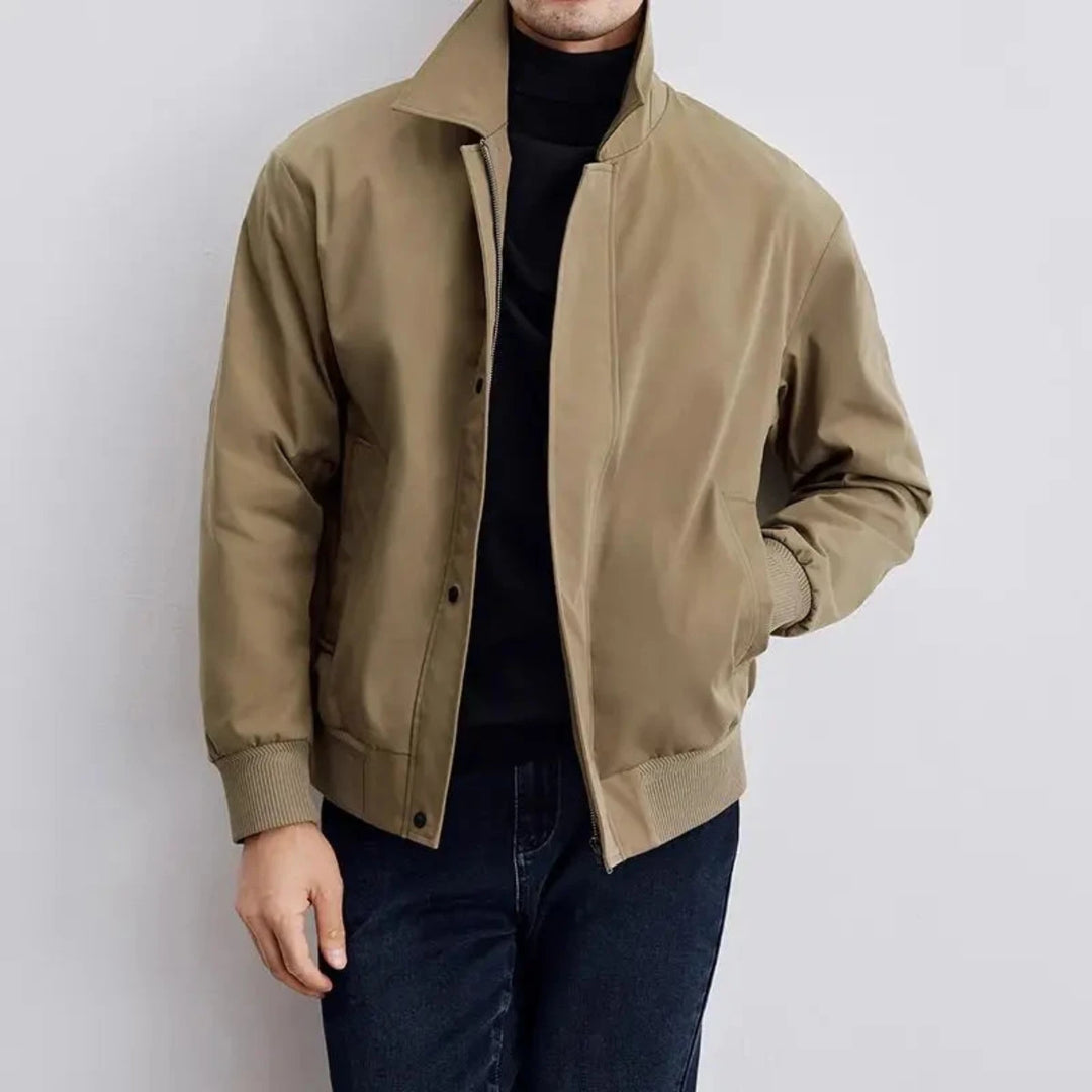 Élevez votre style avec la veste bombardier Jason !