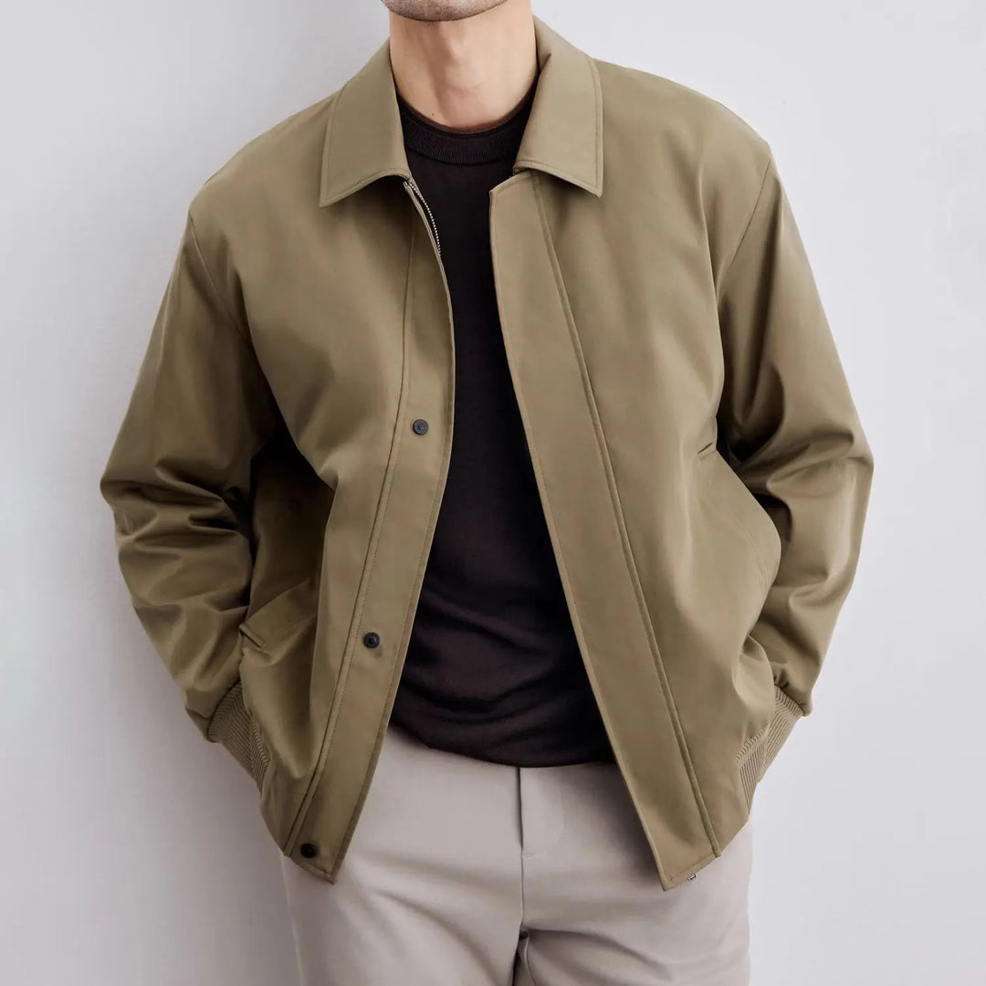Élevez votre style avec la veste bombardier Jason !