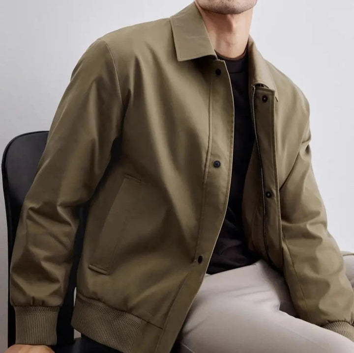 Élevez votre style avec la veste bombardier Jason !