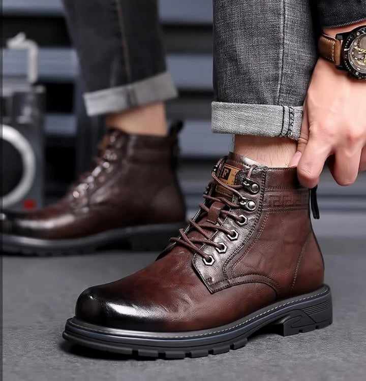 Élevez votre aventure avec les bottes Ranger en cuir de première qualité pour hommes de Jeremiah.