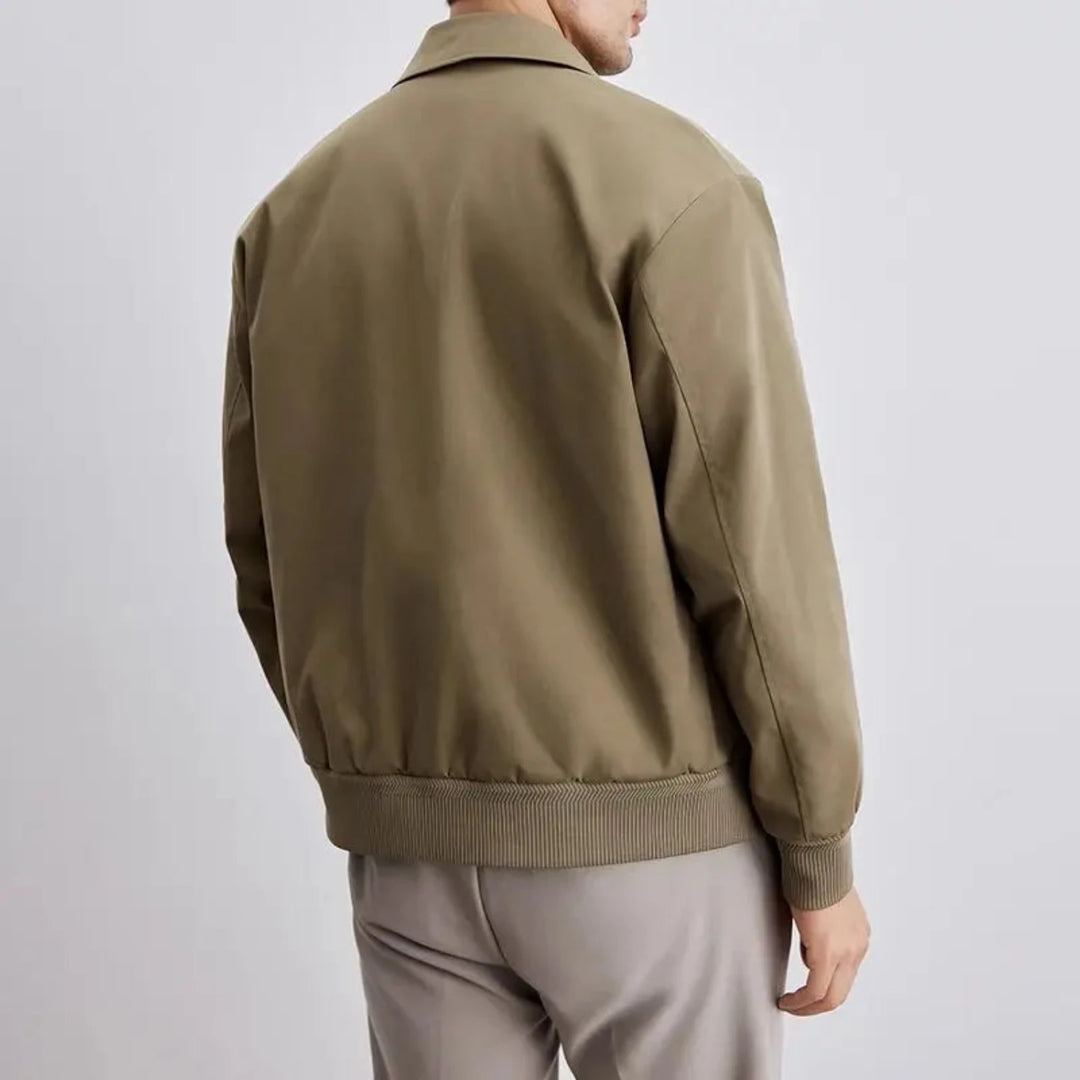 Élevez votre style avec la veste bombardier Jason !