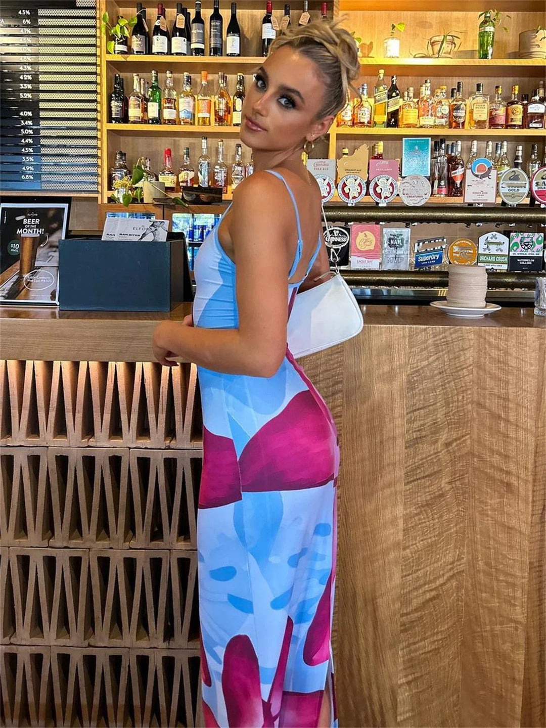 Robe florale élégante pour une coupe ajustée